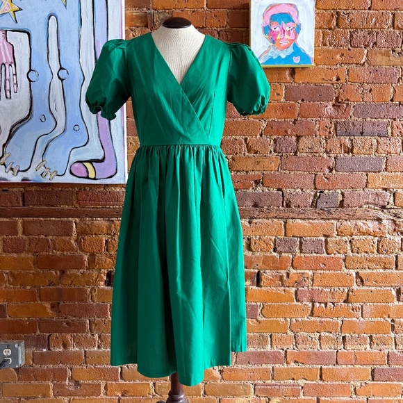 Lisa Says Gah Dresses & Skirts - Lisa Says Gah!  Emerald green Toganga Midi Dress size L, NWT
